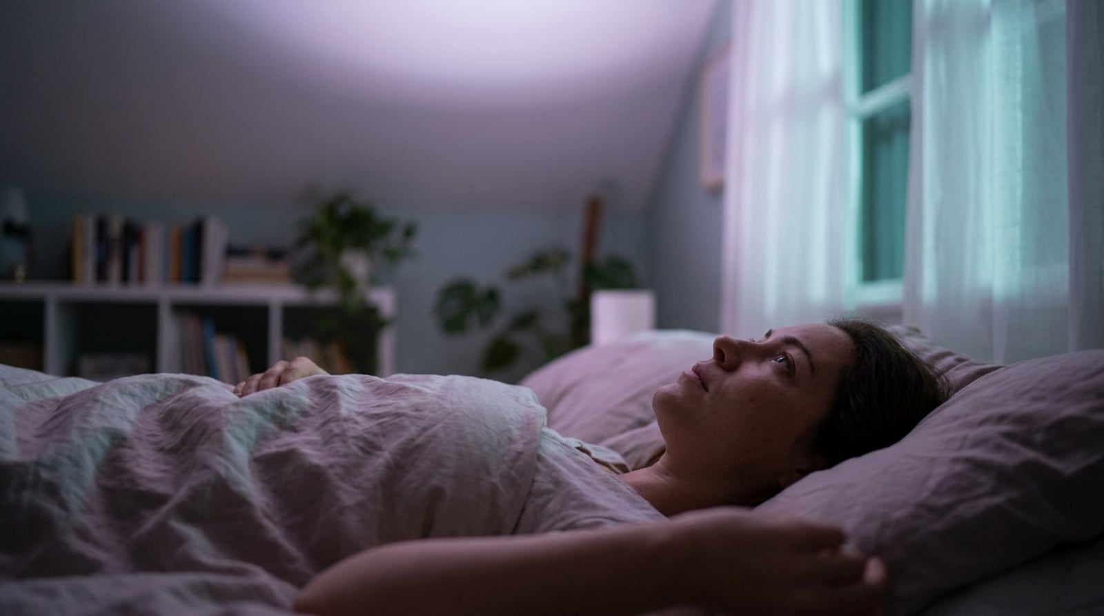 La mente que no se apaga: por qué piensas de más justo cuando quieres dormir